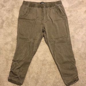 Express Capri pants